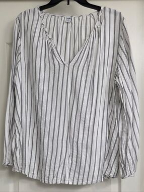 Lightweight White V-Neck Long-Sleeve Stripe Top
